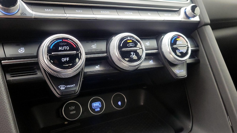 2023 Genesis G70 2.0T 16