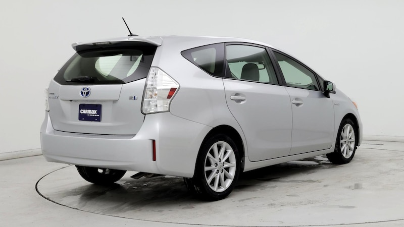 2013 Toyota Prius v Five 8