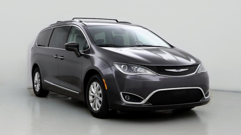 2019 Chrysler Pacifica L Hero Image