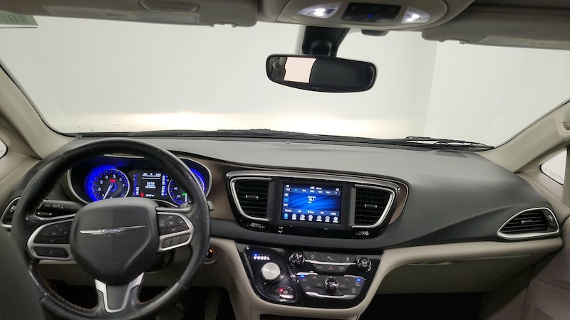 2019 Chrysler Pacifica L 9