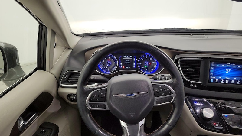 2019 Chrysler Pacifica L 10