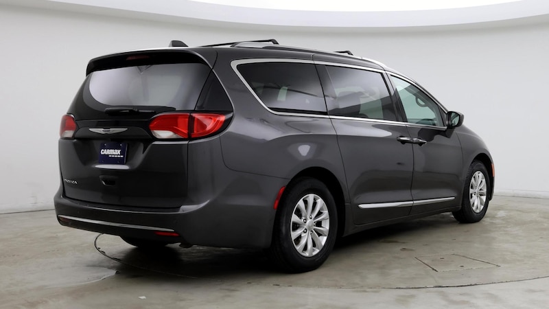 2019 Chrysler Pacifica L 8