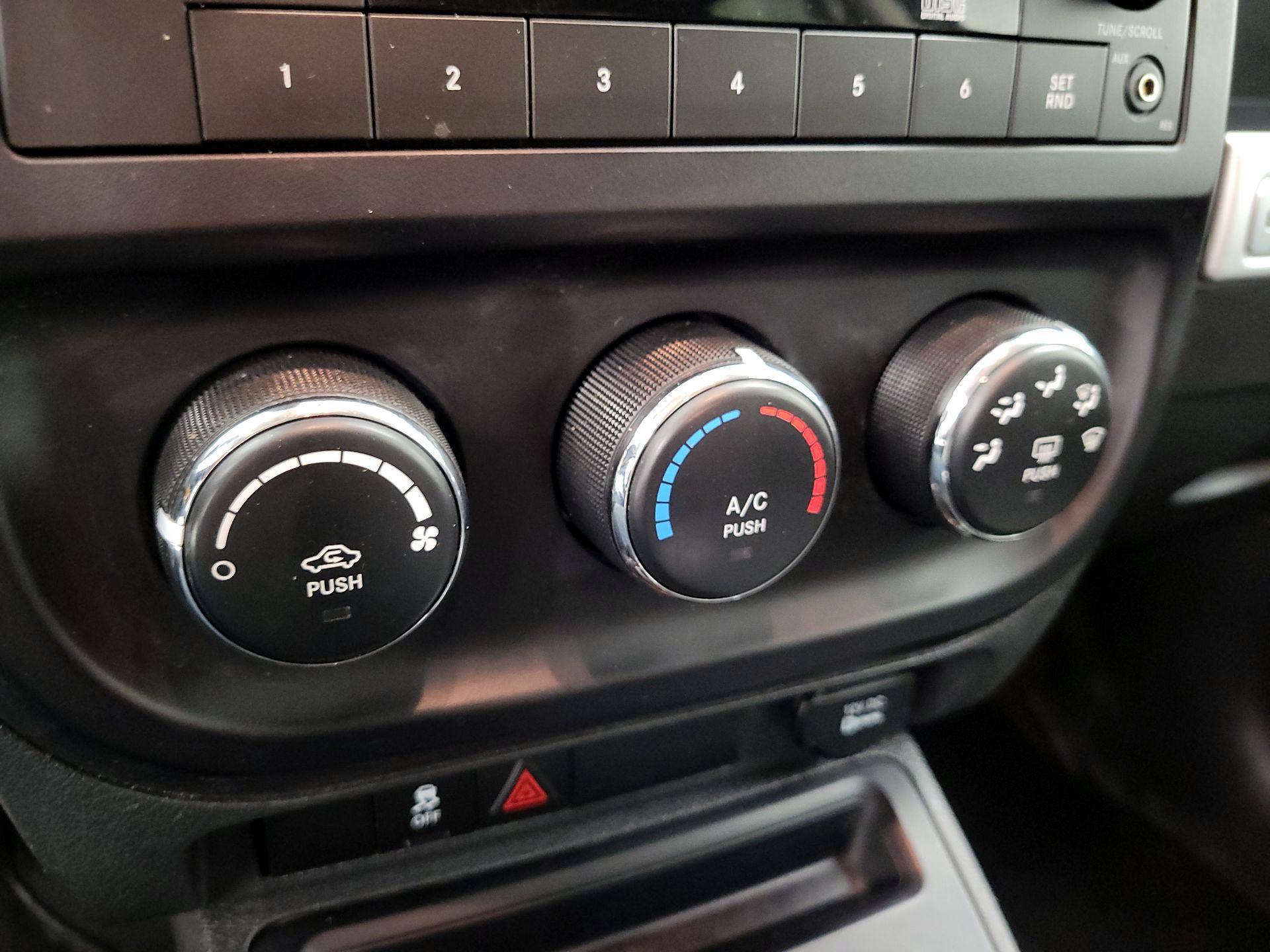 Thumbnail: 2014 Jeep Compass - 14