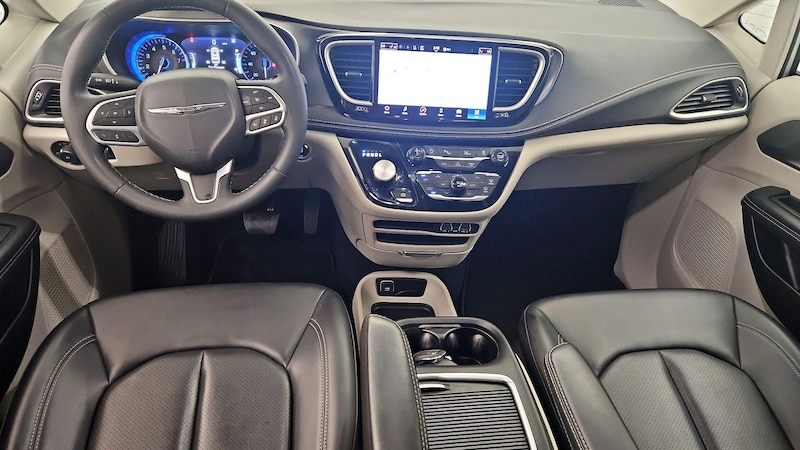 2023 Chrysler Pacifica Touring L 8