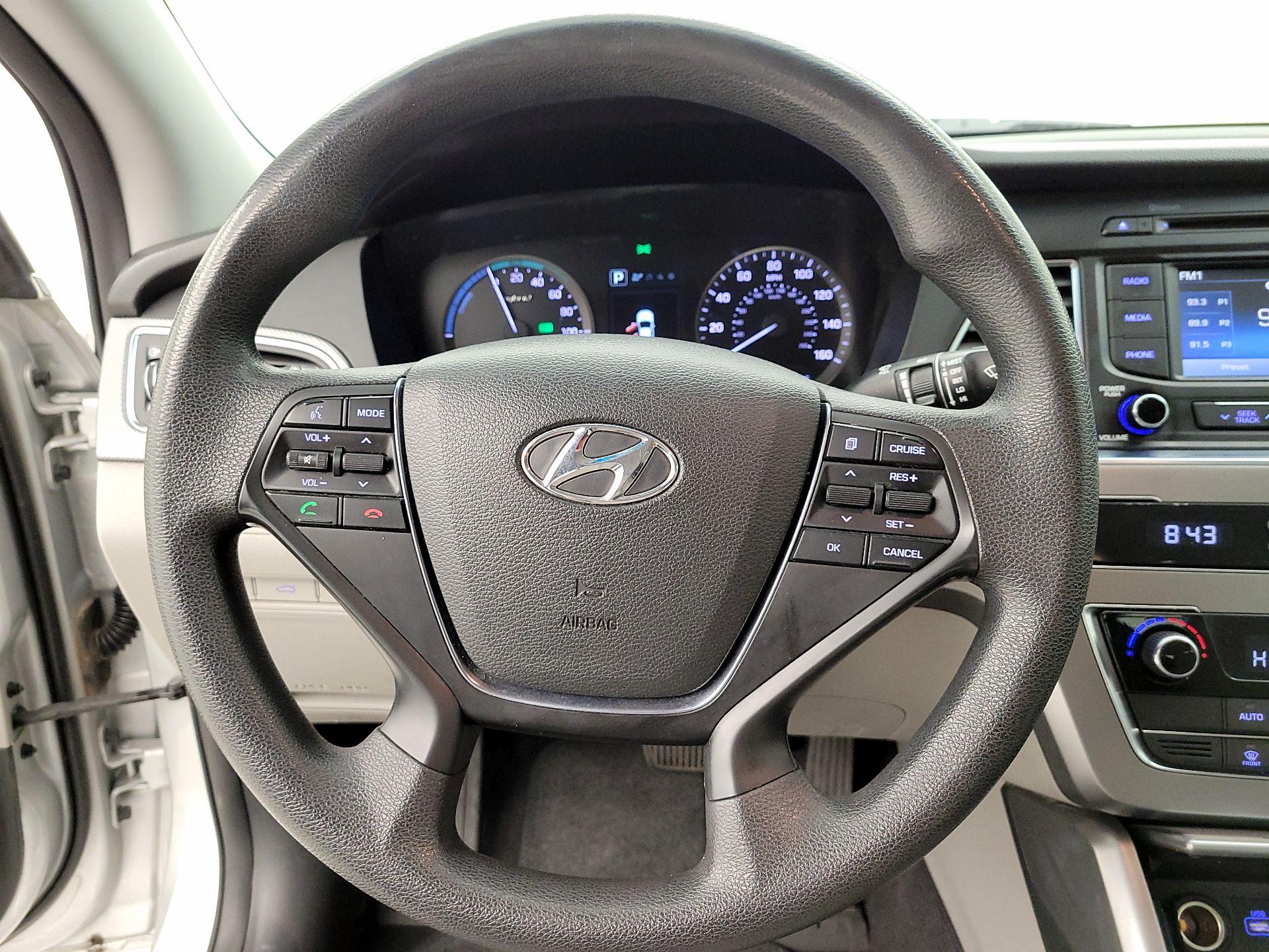 Thumbnail: 2016 Hyundai Sonata - 10