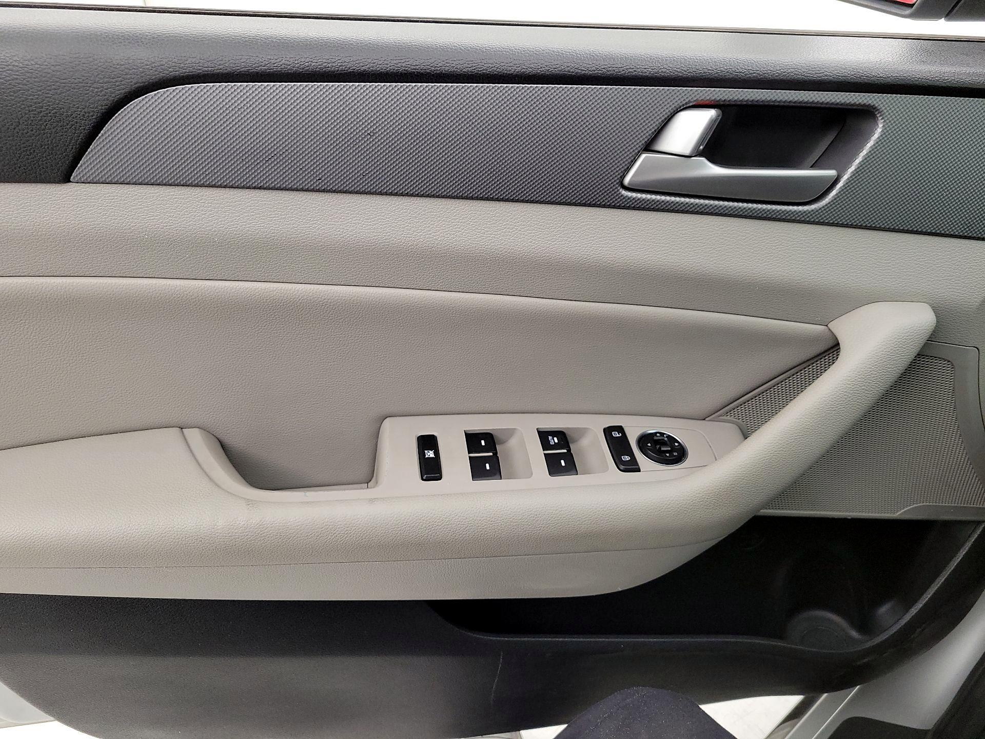 Thumbnail: 2016 Hyundai Sonata - 12