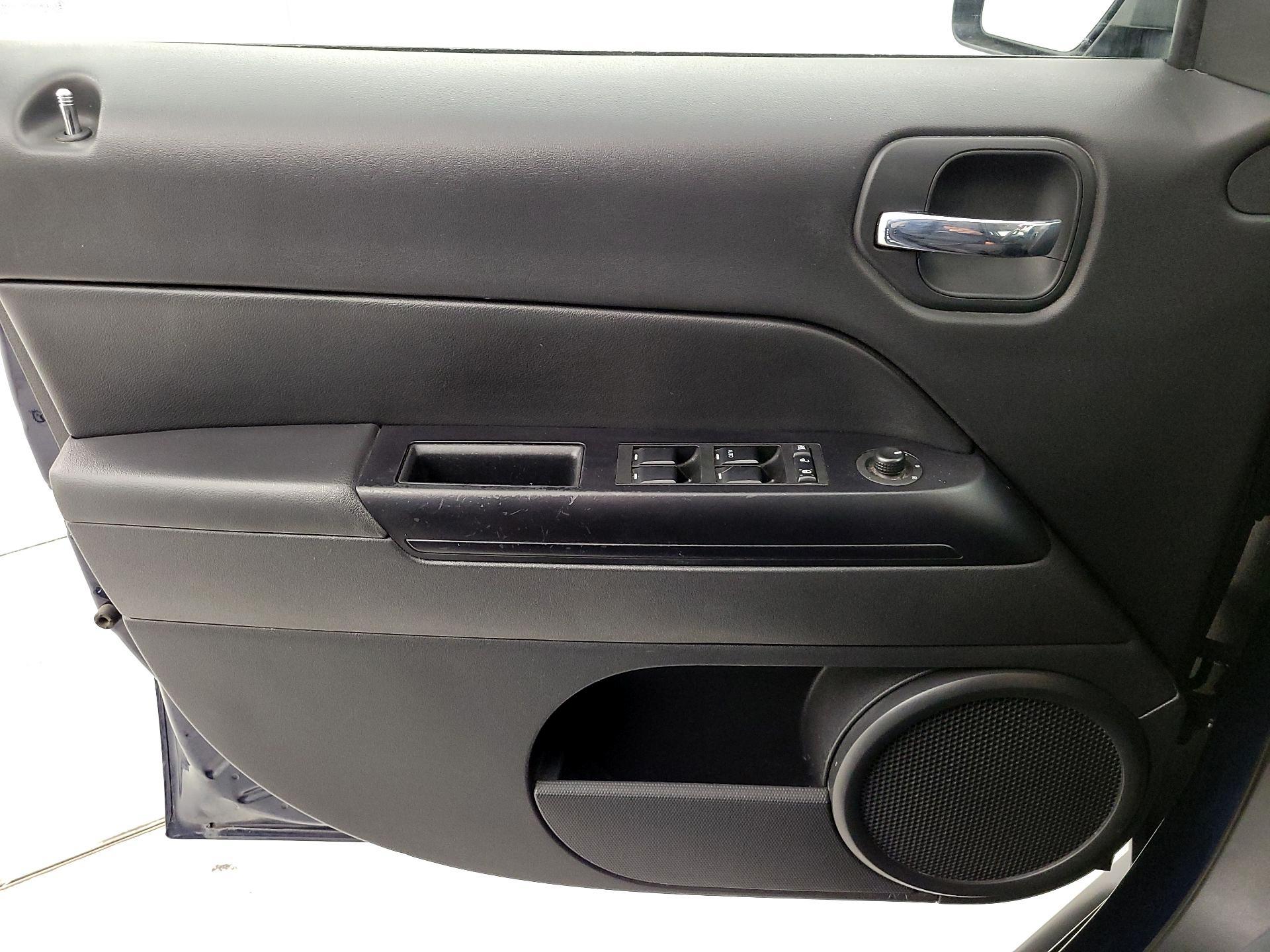 Thumbnail: 2016 Jeep Patriot - 12