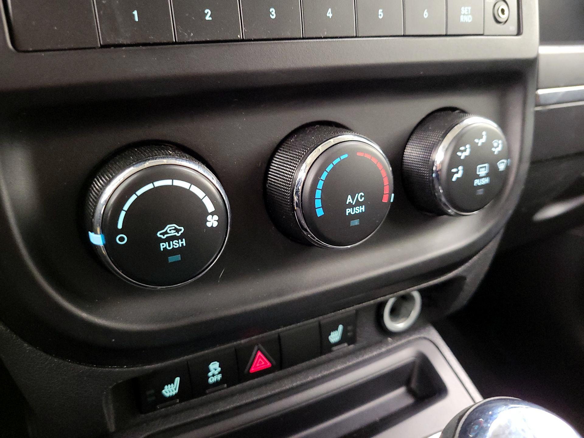Thumbnail: 2016 Jeep Patriot - 14