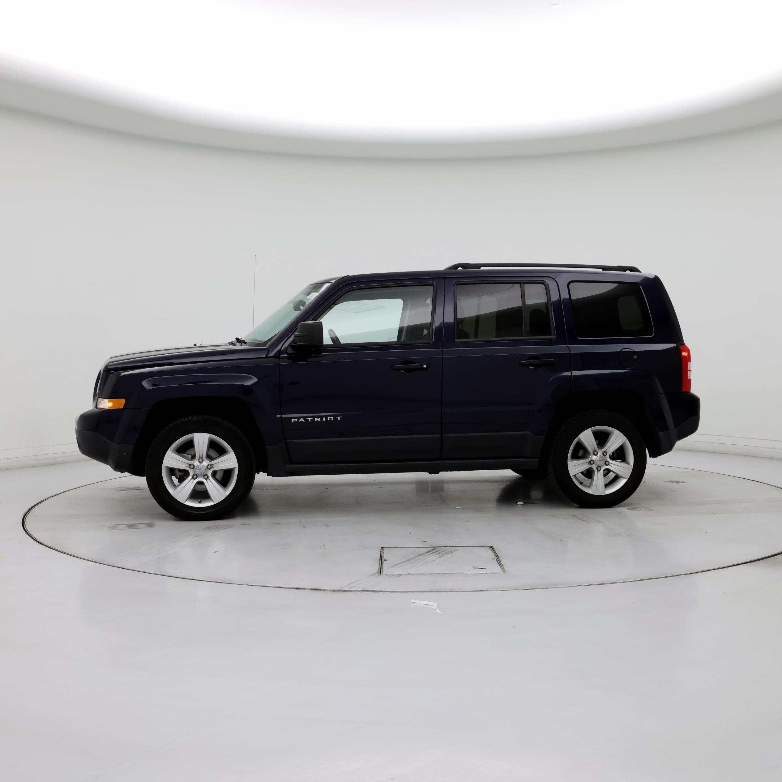 Thumbnail: 2016 Jeep Patriot - 3