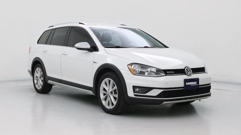 2017 Volkswagen Golf Alltrack S Hero Image