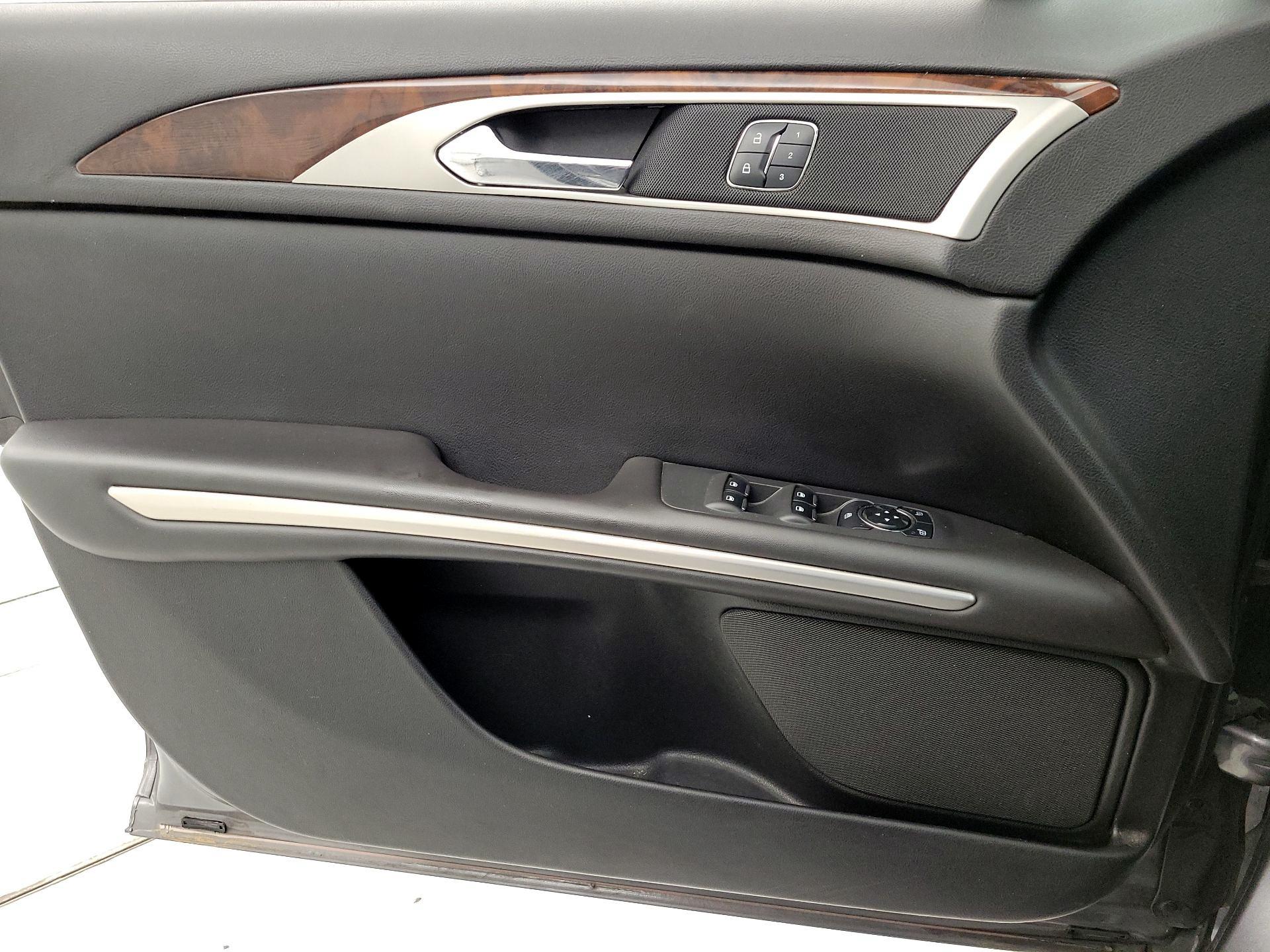 Thumbnail: 2014 Lincoln MKZ - 12