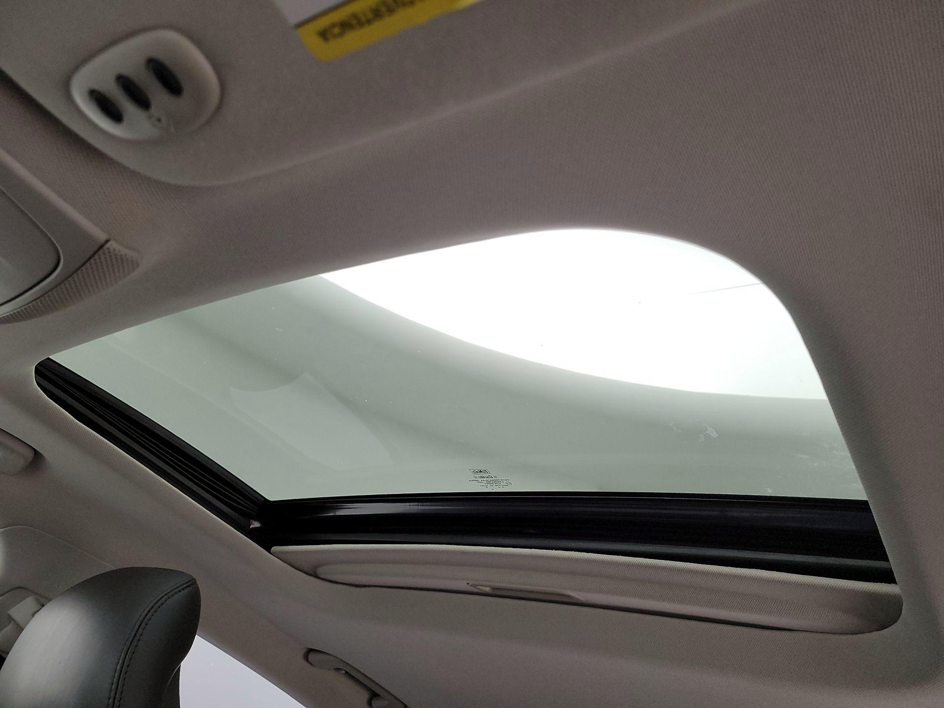 Thumbnail: 2014 Lincoln MKZ - 19