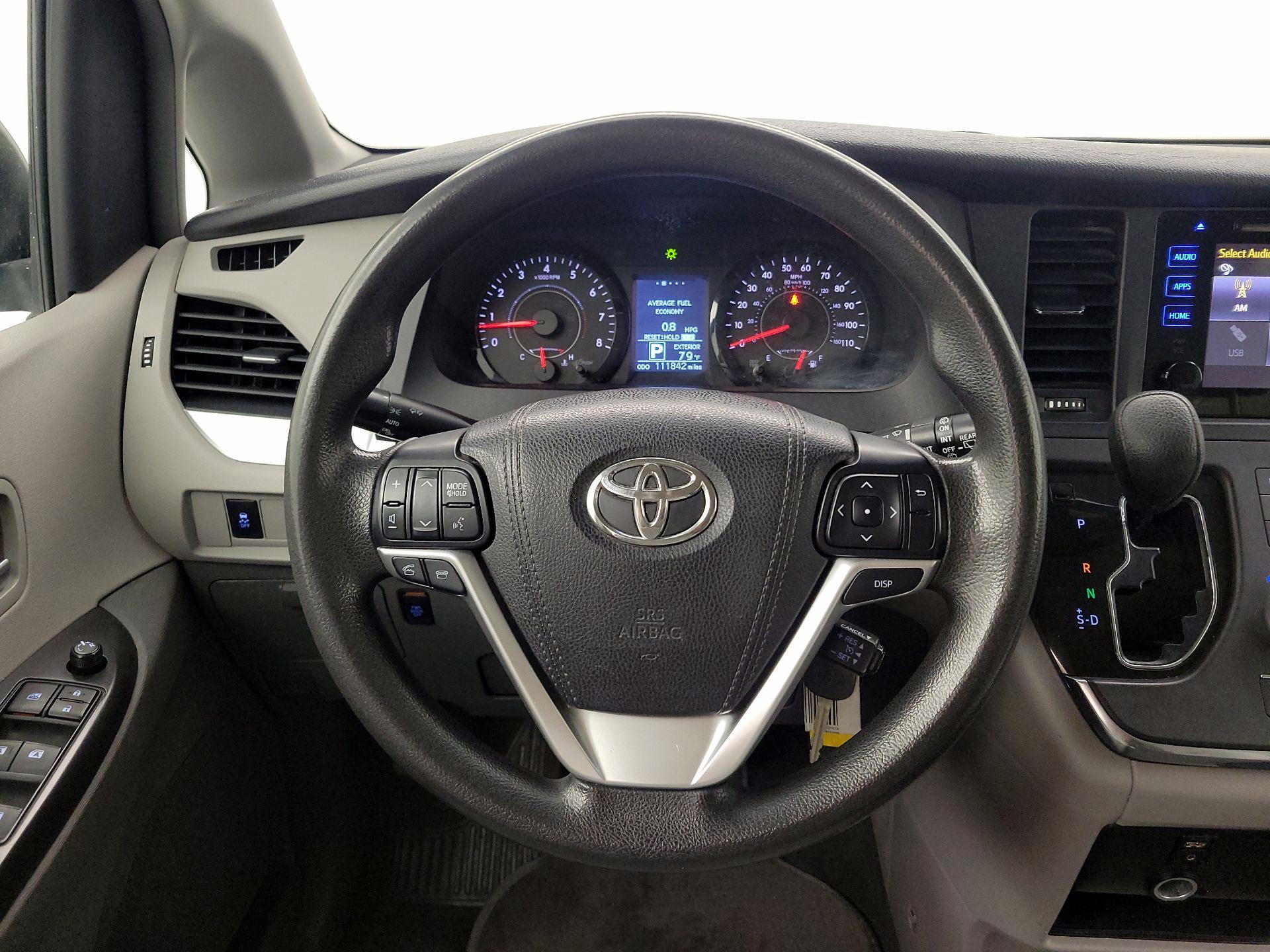 Thumbnail: 2015 Toyota Sienna - 10