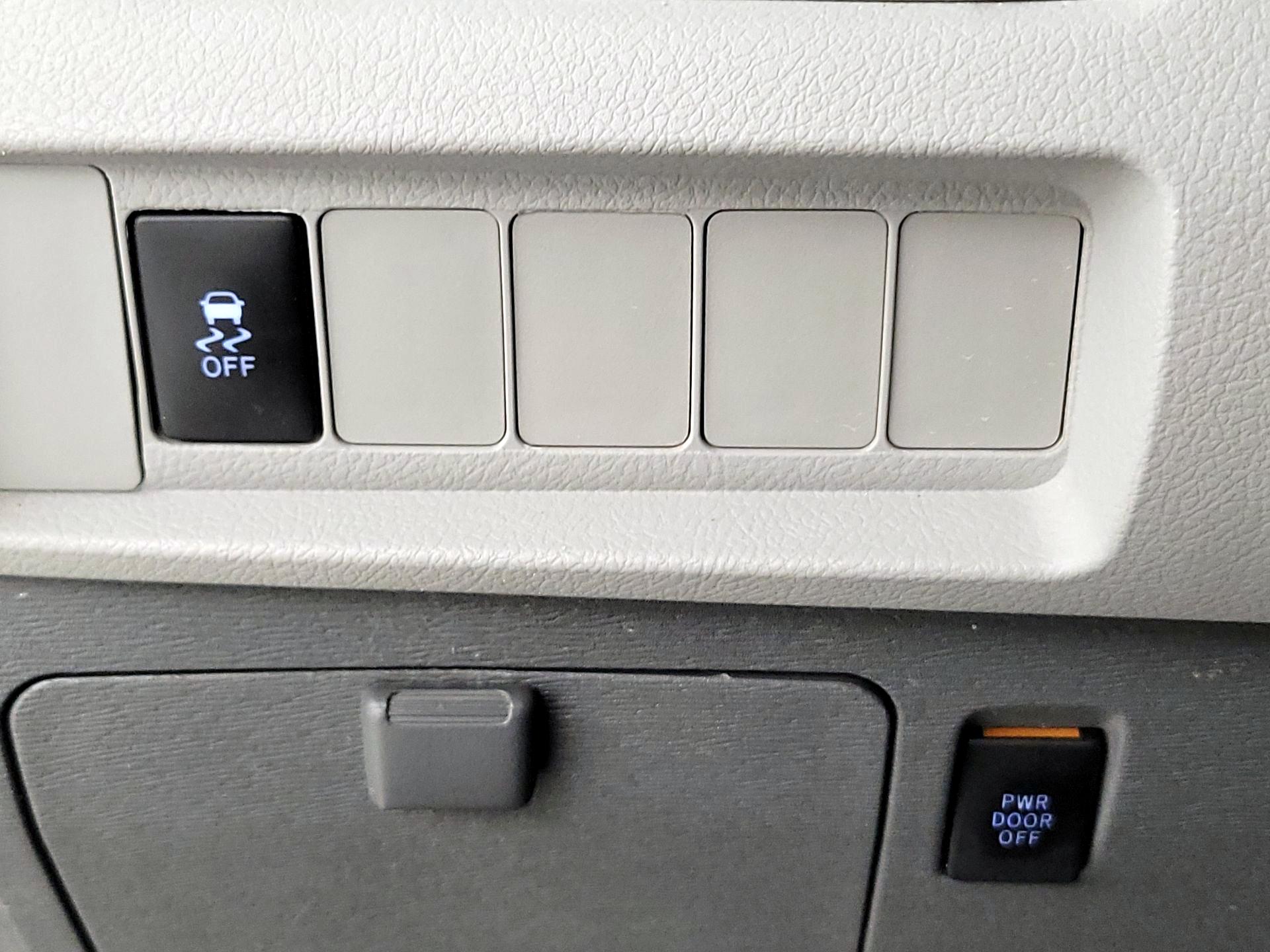 Thumbnail: 2015 Toyota Sienna - 13