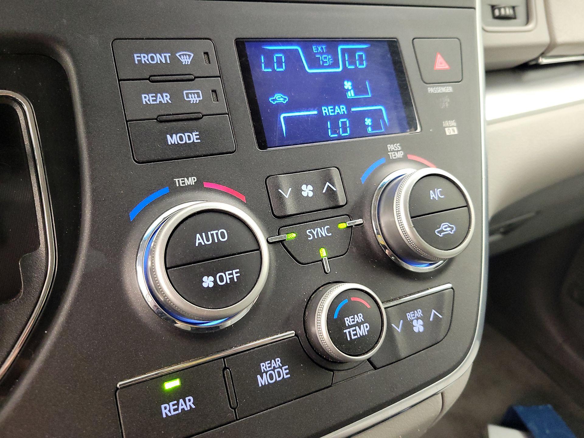 Thumbnail: 2015 Toyota Sienna - 16