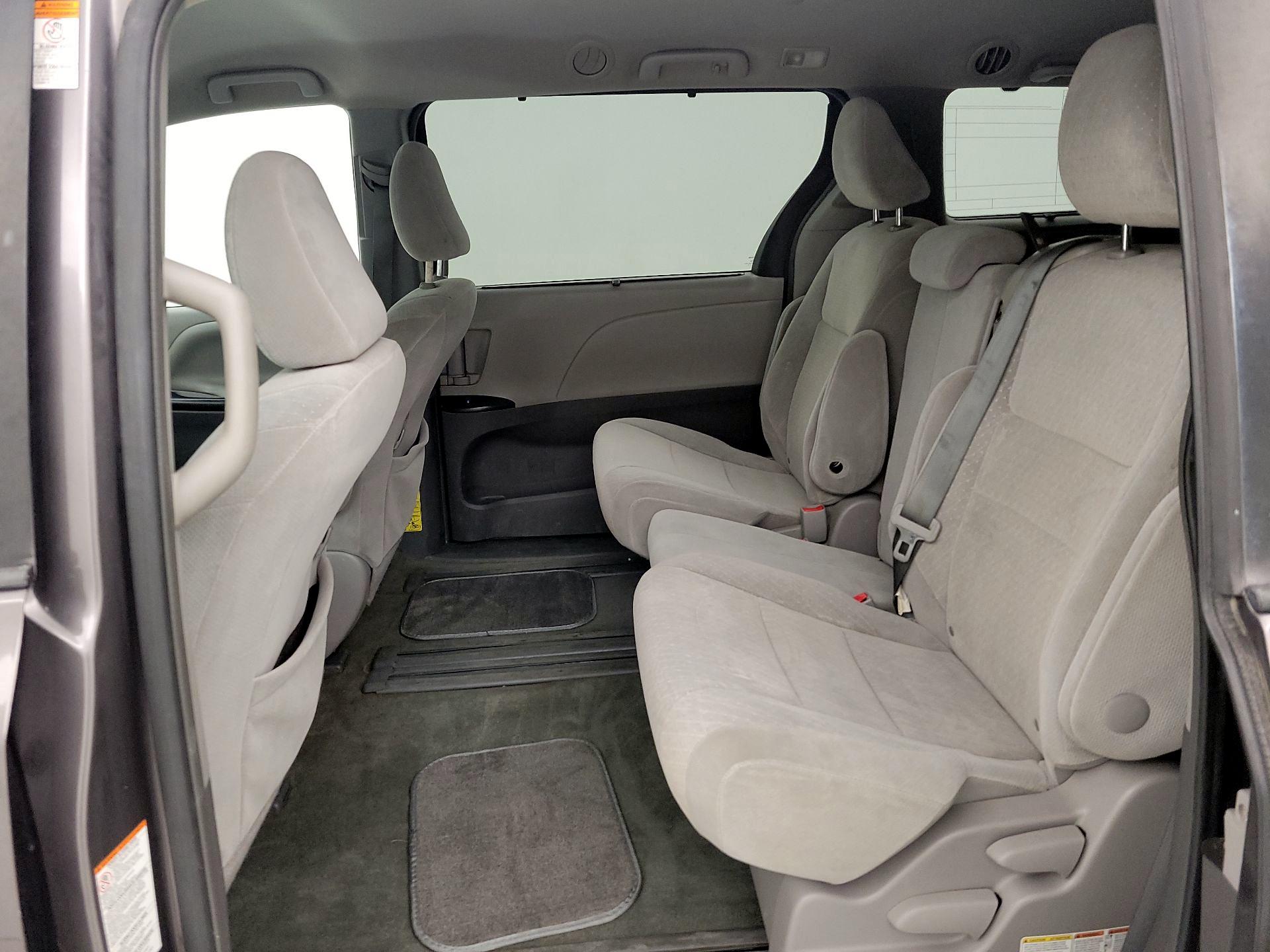 Thumbnail: 2015 Toyota Sienna - 19