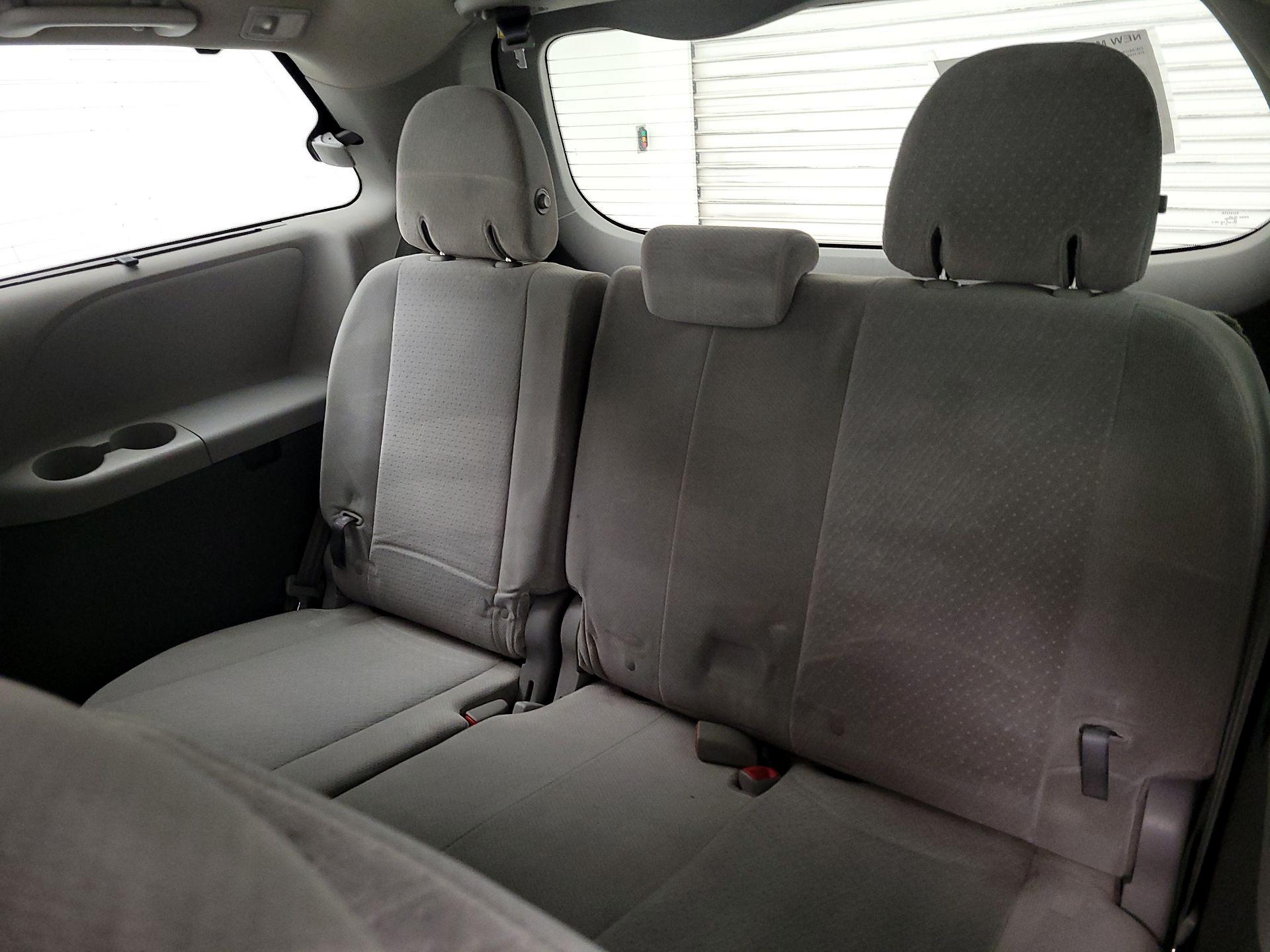 Thumbnail: 2015 Toyota Sienna - 20
