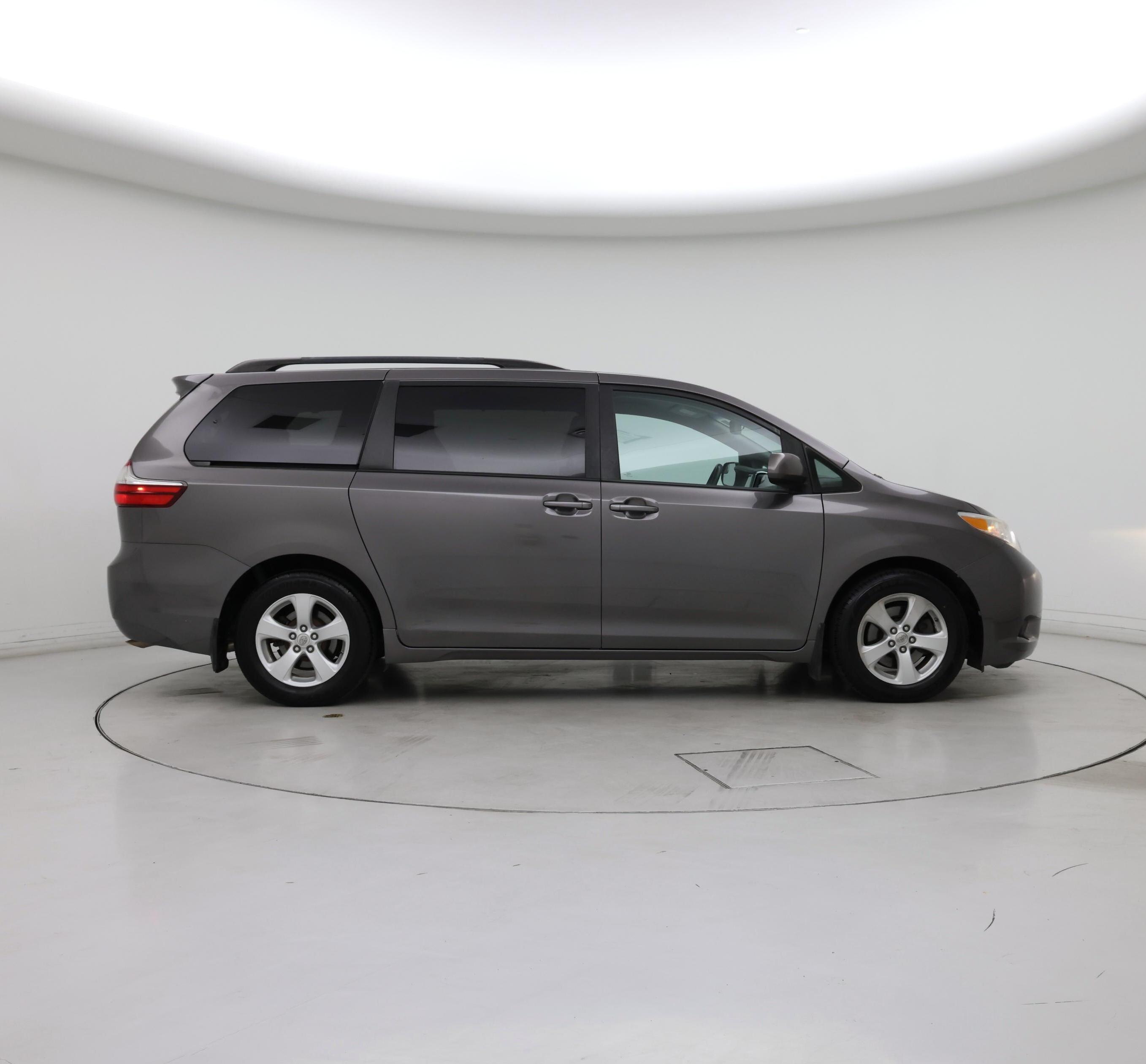 Thumbnail: 2015 Toyota Sienna - 7