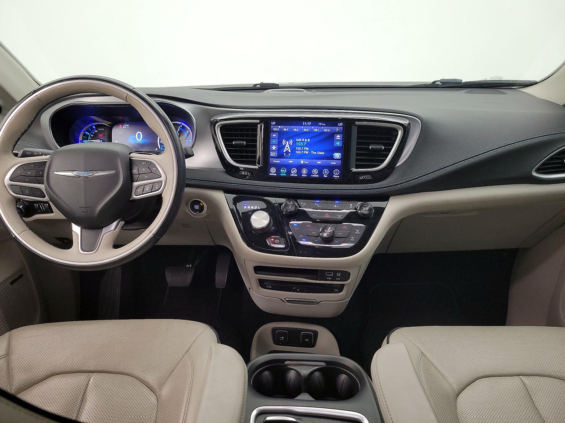 Thumbnail: 2018 Chrysler Pacifica - 9
