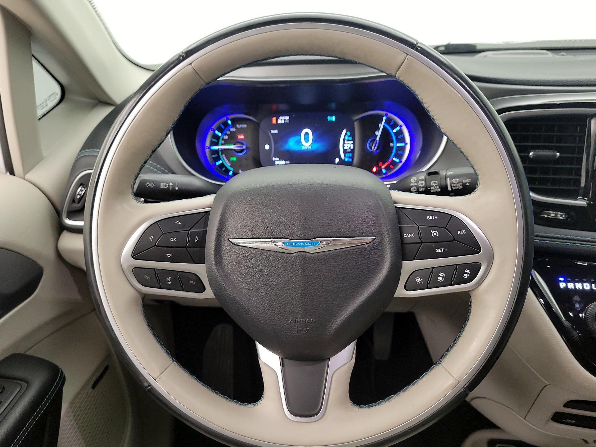 Thumbnail: 2018 Chrysler Pacifica - 10