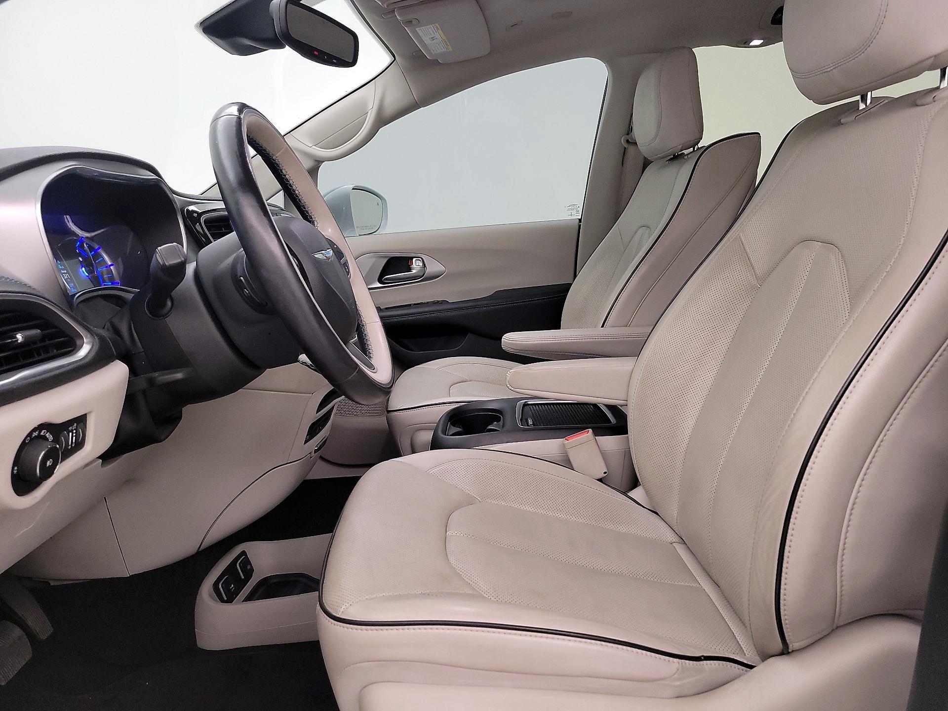 Thumbnail: 2018 Chrysler Pacifica - 11