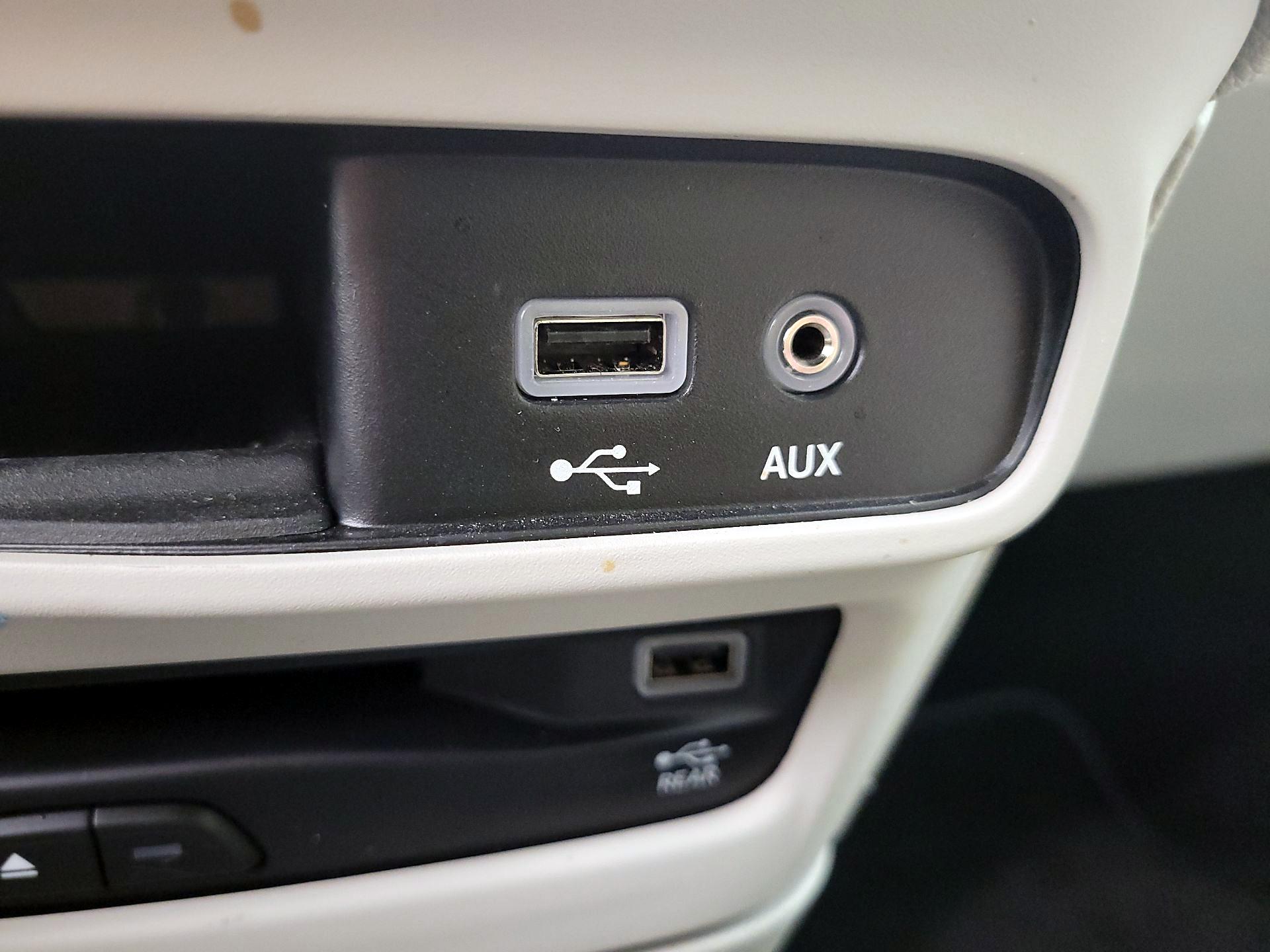 Thumbnail: 2018 Chrysler Pacifica - 19