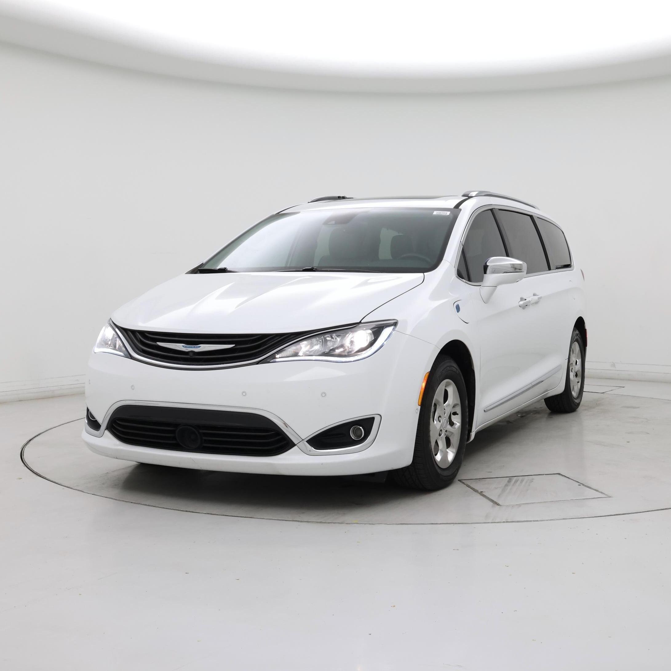 Thumbnail: 2018 Chrysler Pacifica - 4