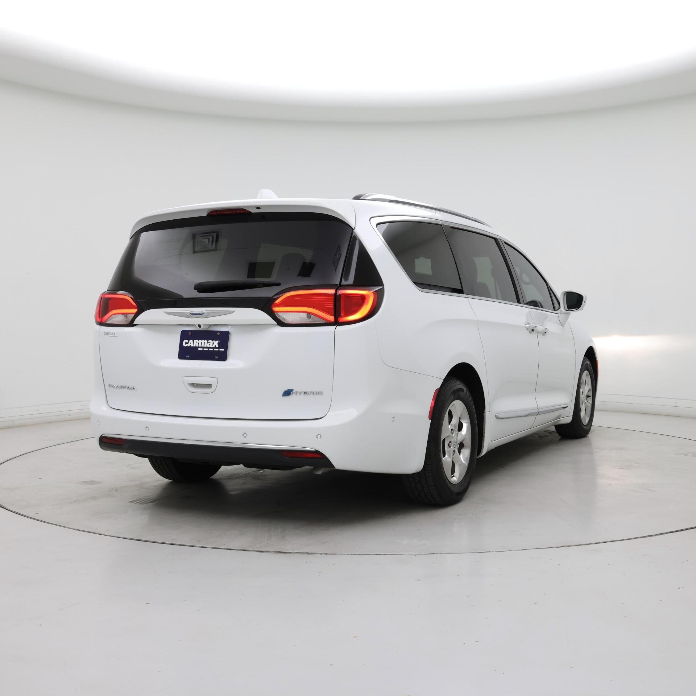 Thumbnail: 2018 Chrysler Pacifica - 8