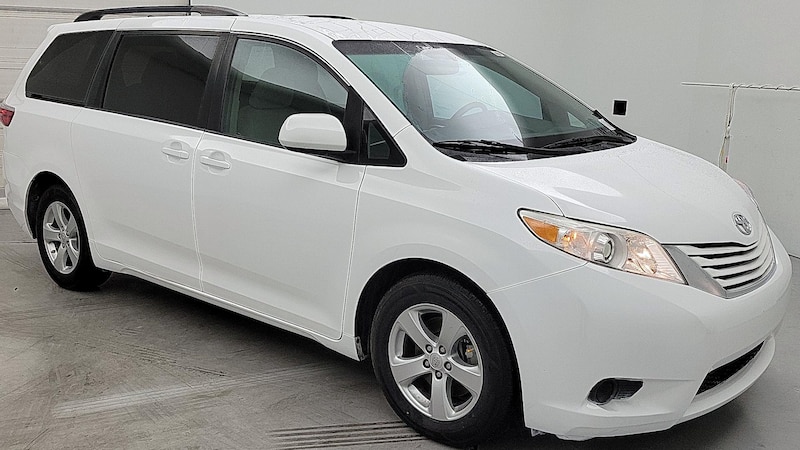 2015 Toyota Sienna LE Hero Image