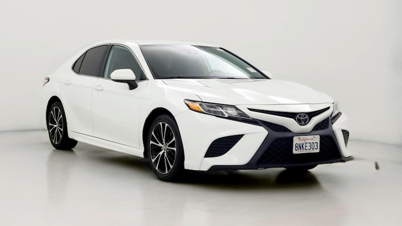 2020 Toyota Camry SE Hero Image