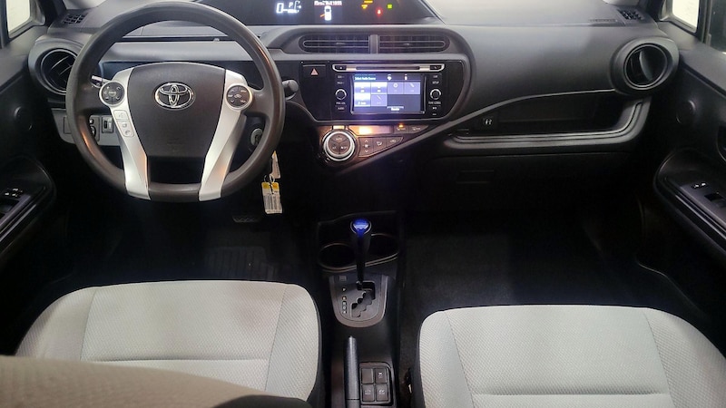 2015 Toyota Prius c Two 9