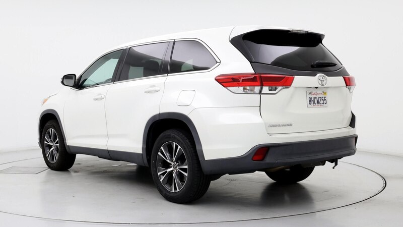 2019 Toyota Highlander LE 2