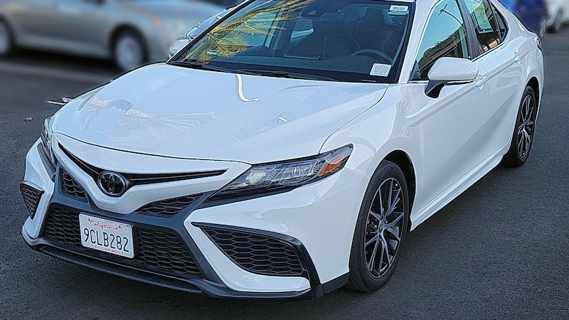 2022 Toyota Camry SE Hero Image