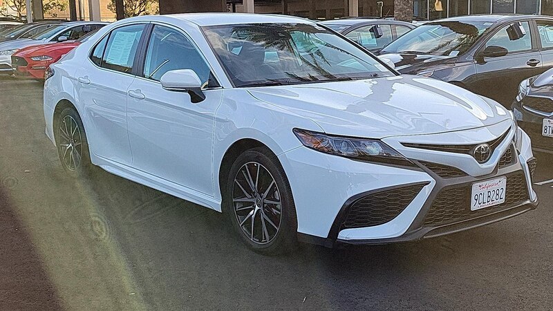 2022 Toyota Camry SE 3