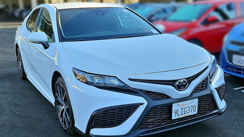 2024 Toyota Camry SE Hero Image