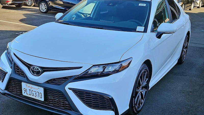 2024 Toyota Camry SE 3