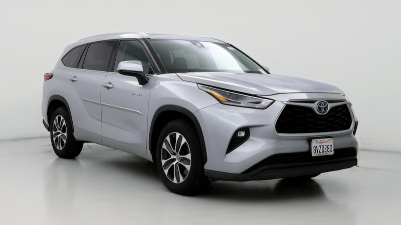 2021 Toyota Highlander XLE Hero Image