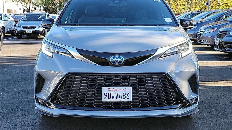 2023 Toyota Sienna XSE 2