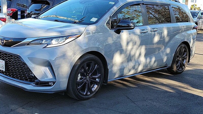 2023 Toyota Sienna XSE 3