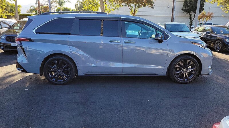 2023 Toyota Sienna XSE 4