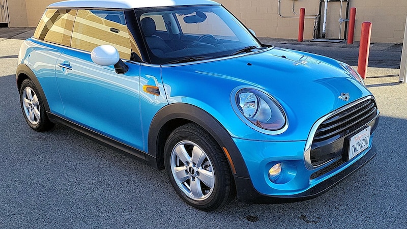 2017 MINI Cooper Hardtop  Hero Image