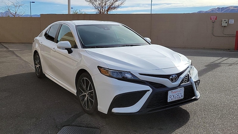 2022 Toyota Camry SE Hero Image