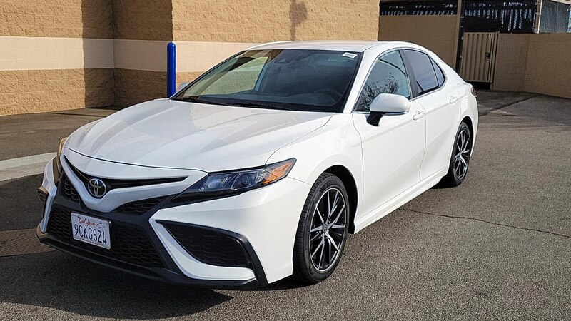 2022 Toyota Camry SE 3