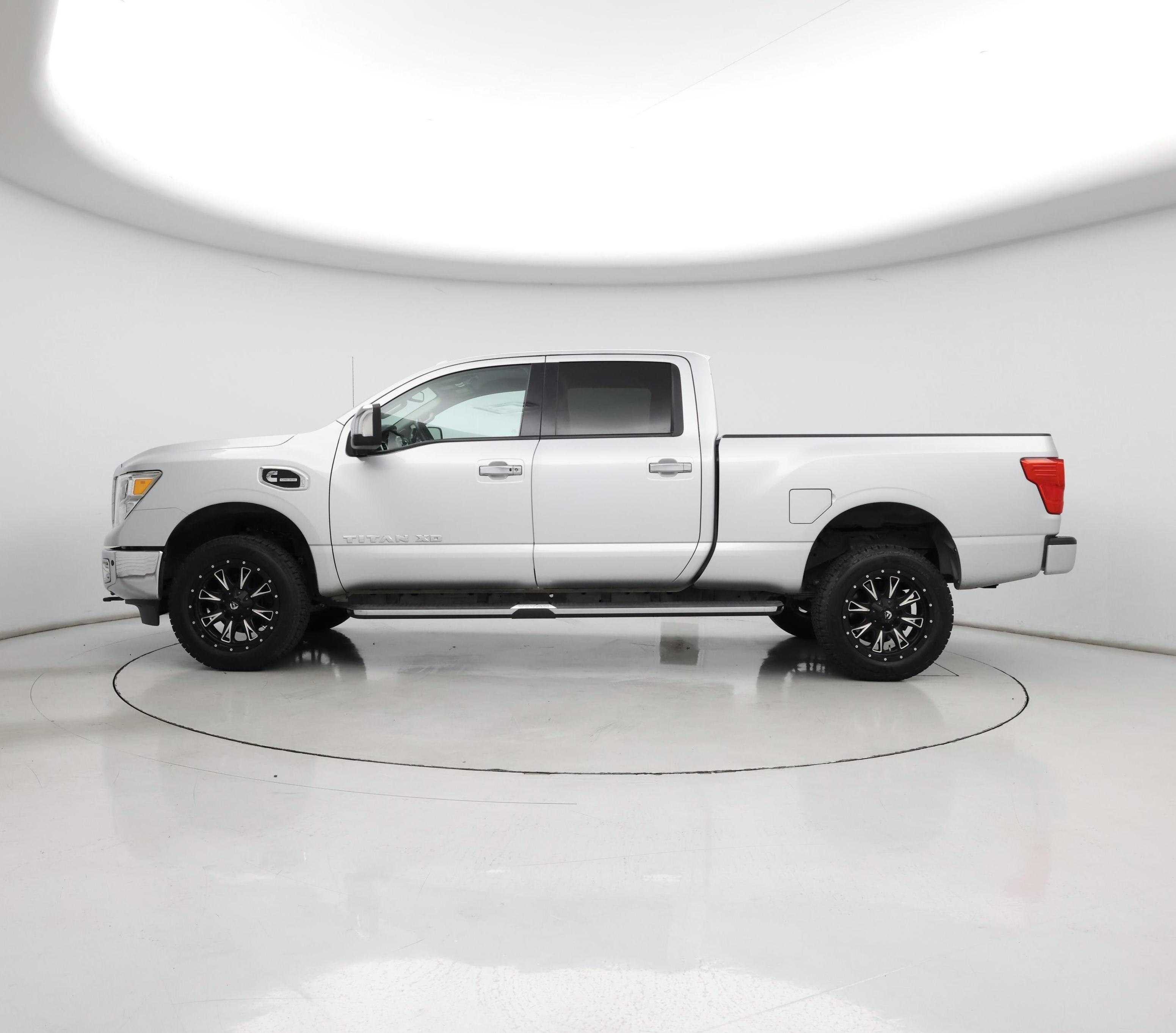 Thumbnail: 2016 Nissan Titan - 3