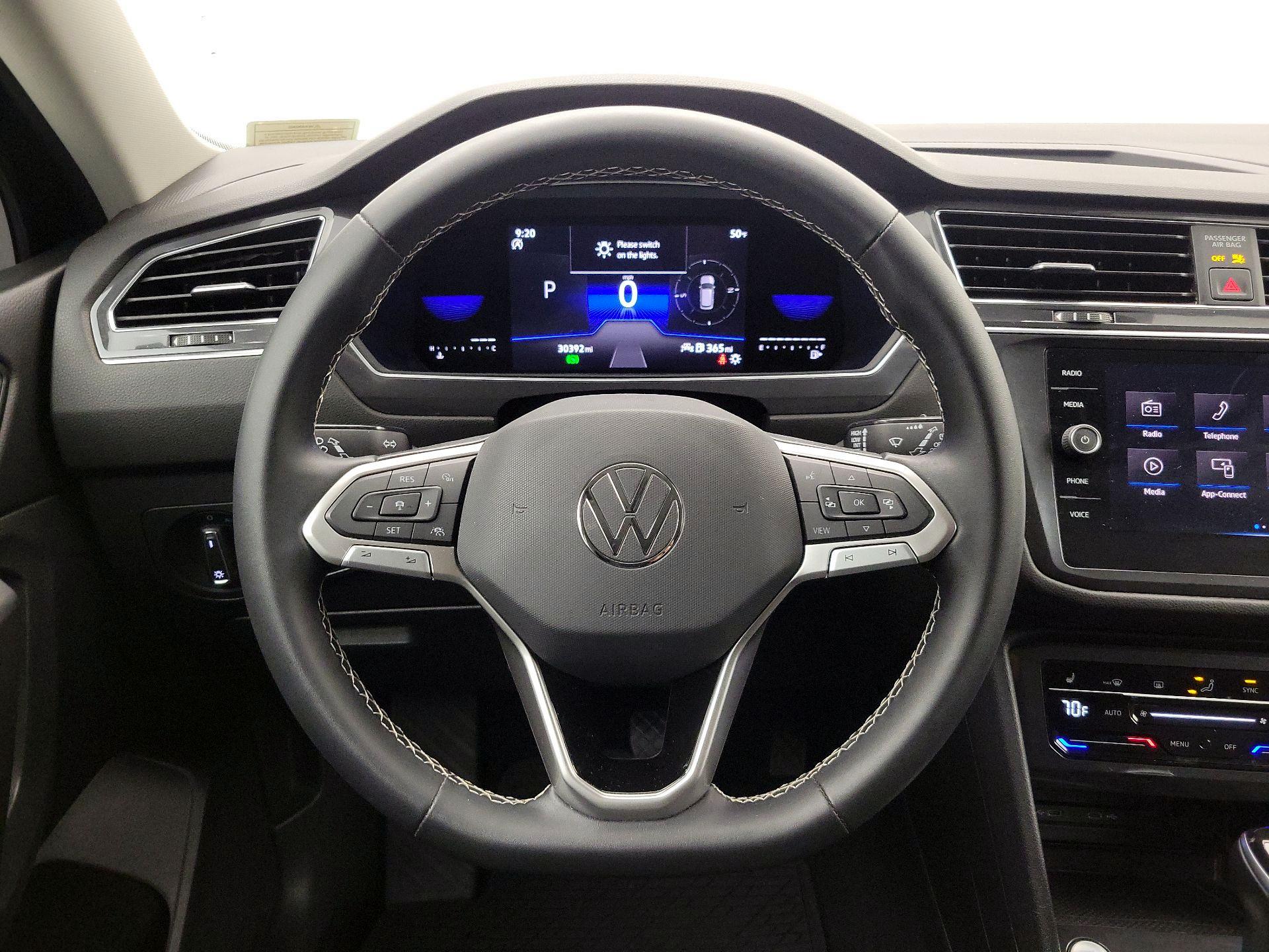 Thumbnail: 2022 Volkswagen Tiguan - 10