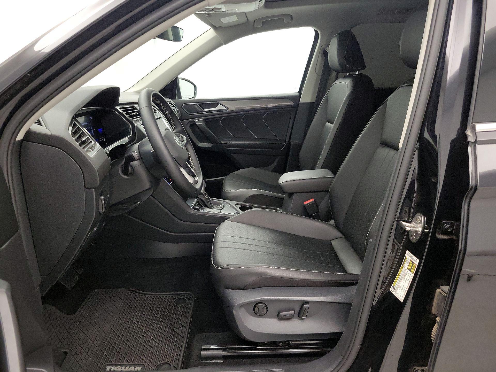 Thumbnail: 2022 Volkswagen Tiguan - 11