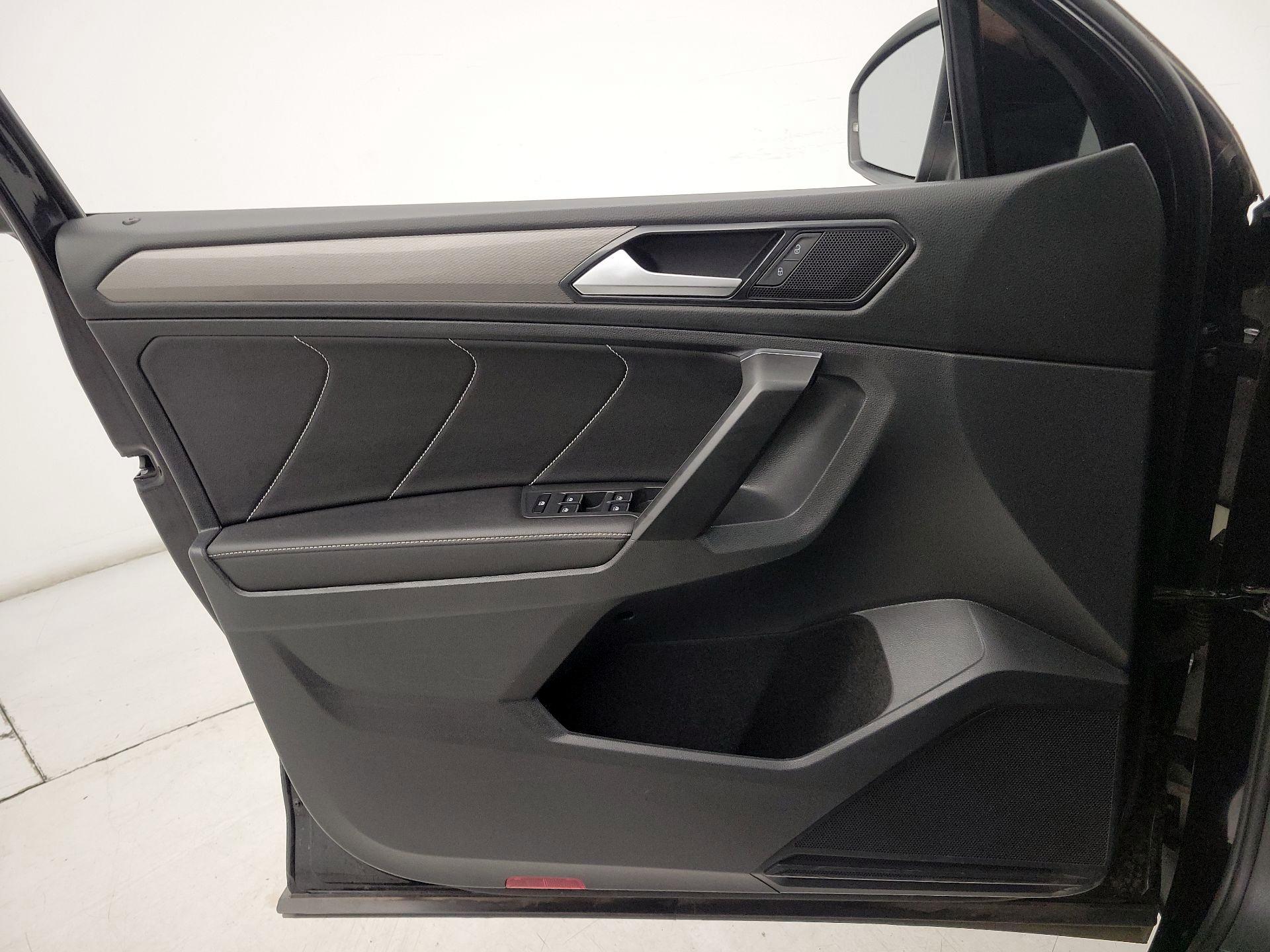 Thumbnail: 2022 Volkswagen Tiguan - 12