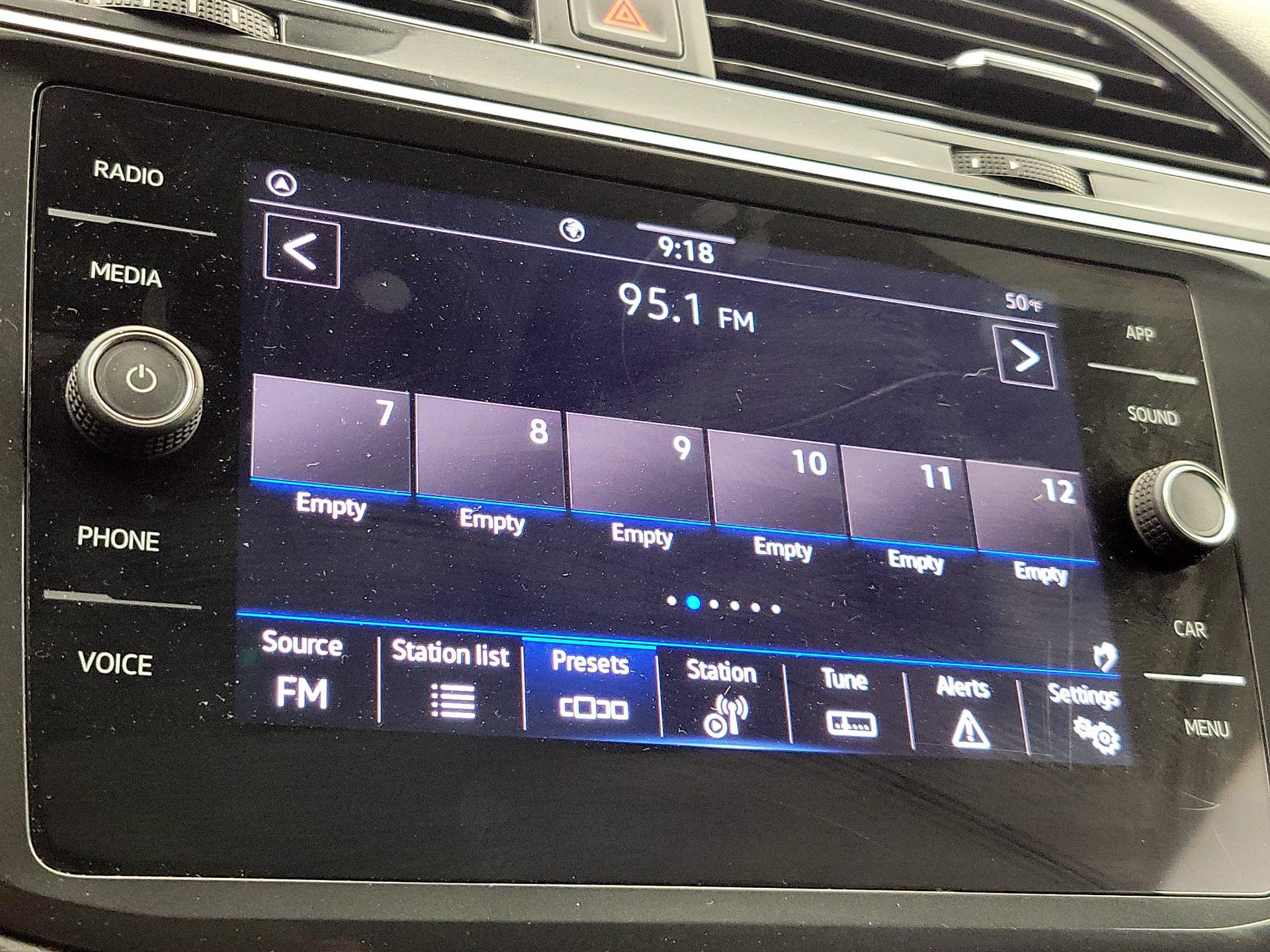 Thumbnail: 2022 Volkswagen Tiguan - 15