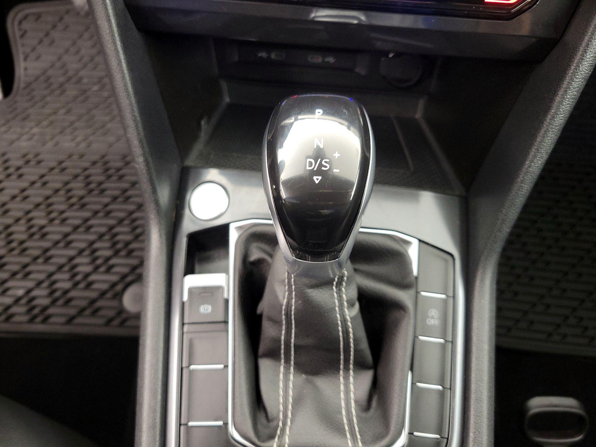 Thumbnail: 2022 Volkswagen Tiguan - 17