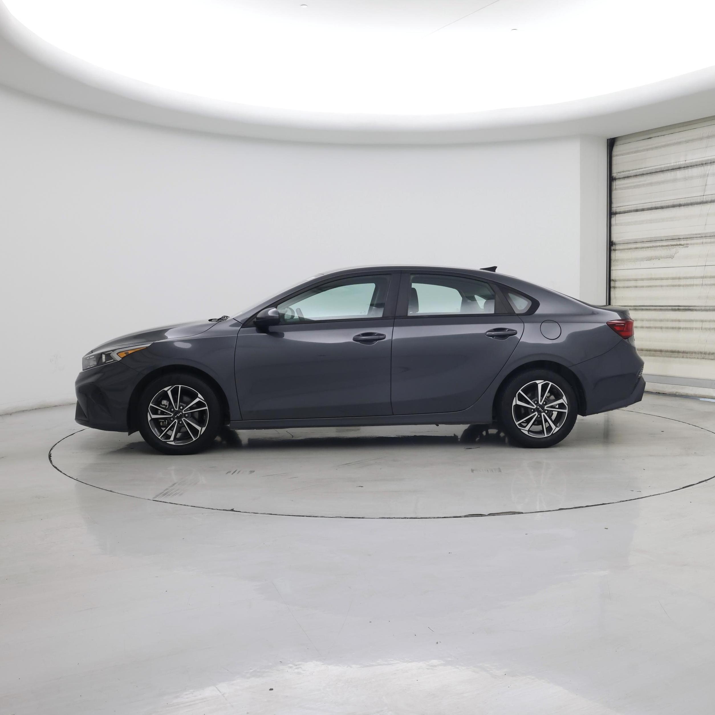 Thumbnail: 2023 Kia Forte - 3